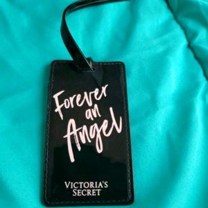 Victoria Secret luggage tag New

Condition: New